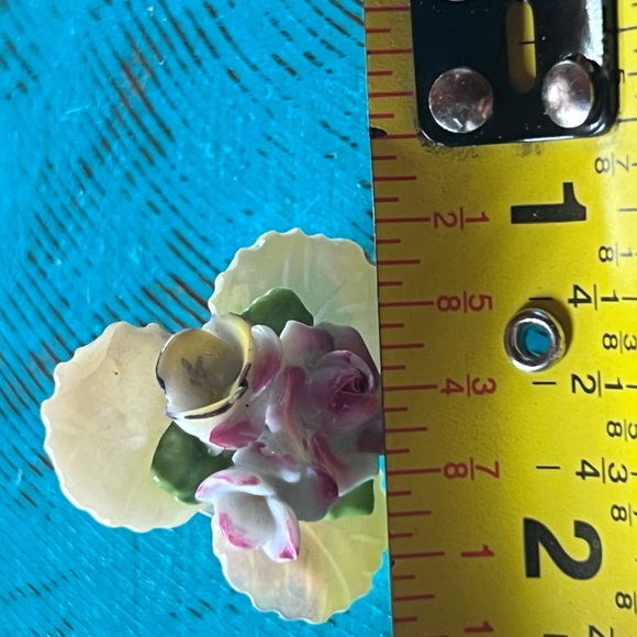 Vintage Japan Silver Celluloid Bone China Rose Bouquet Flowers Earrings 1” - Picture 3 of 4